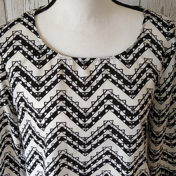Wishful Park black & white chevron blouse - Picture 3 of 6